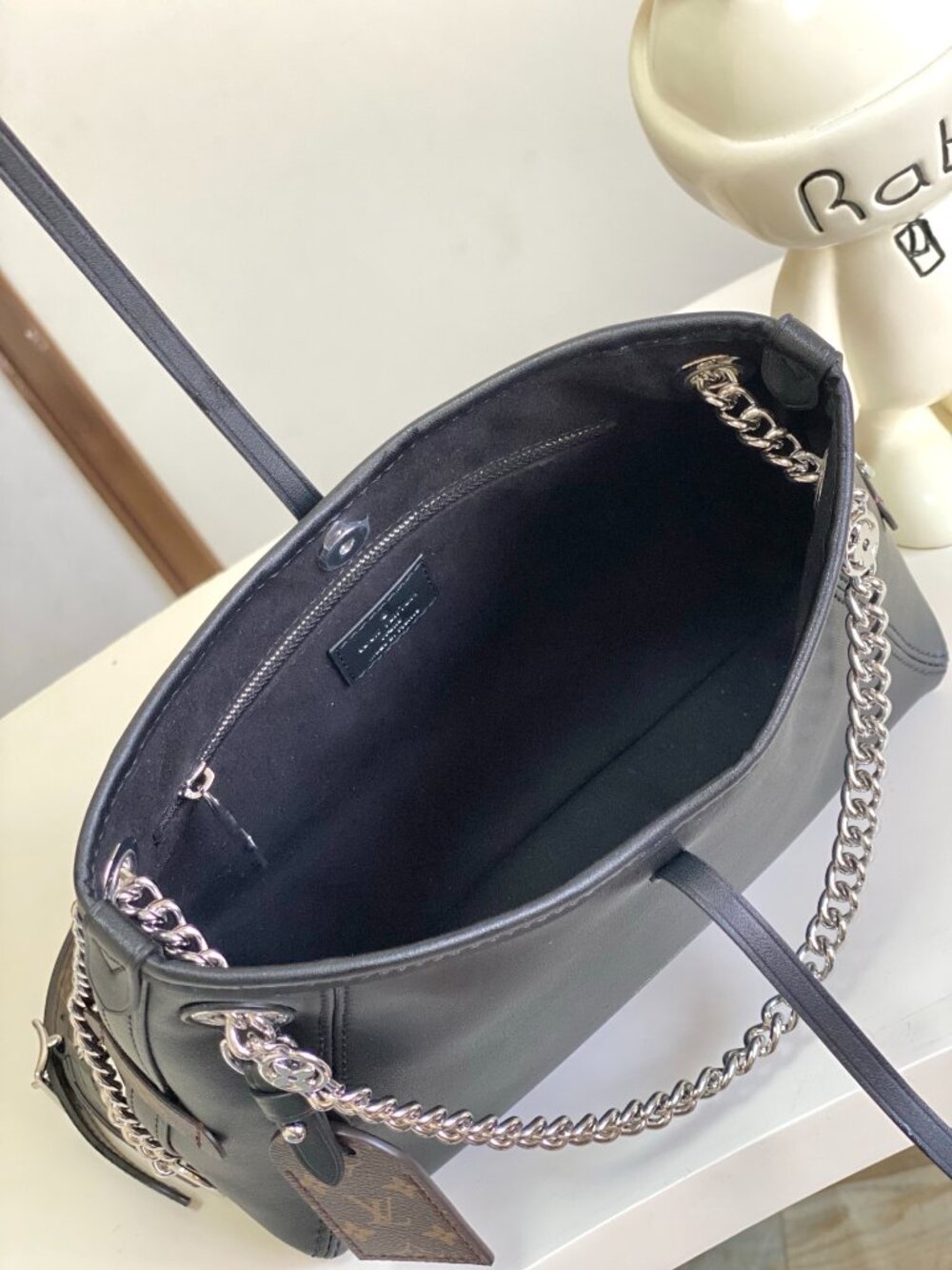 Louis Vuitton Shoulder Bag Carryall Cargo Vibe PM Lambskin M24861 - Picture 8 of 9